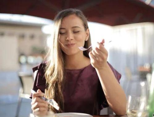 娱乐吃瓜酱老外是谁,他是谁？在娱乐圈有何影响力？