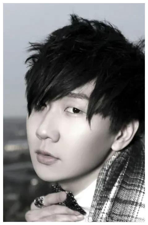 穿书娱乐圈吃瓜嗑糖,吃瓜嗑糖，解锁甜蜜穿书之旅